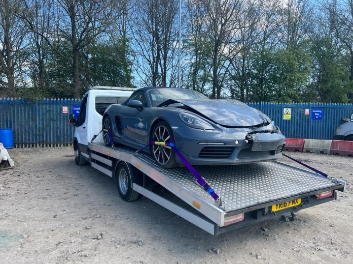 luxury-car-towing-by-recover-u-away