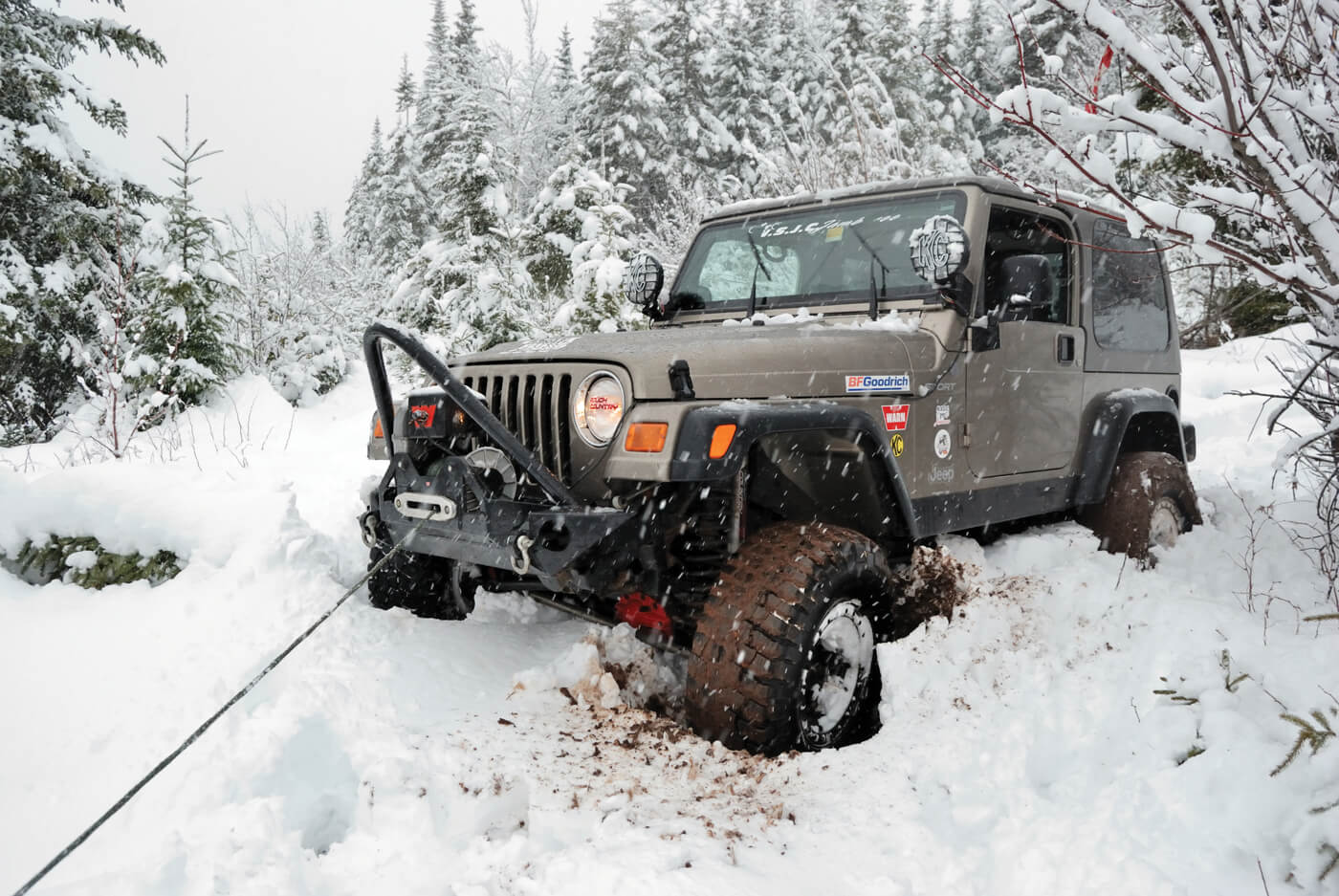 winch and recovery of jeep from snow